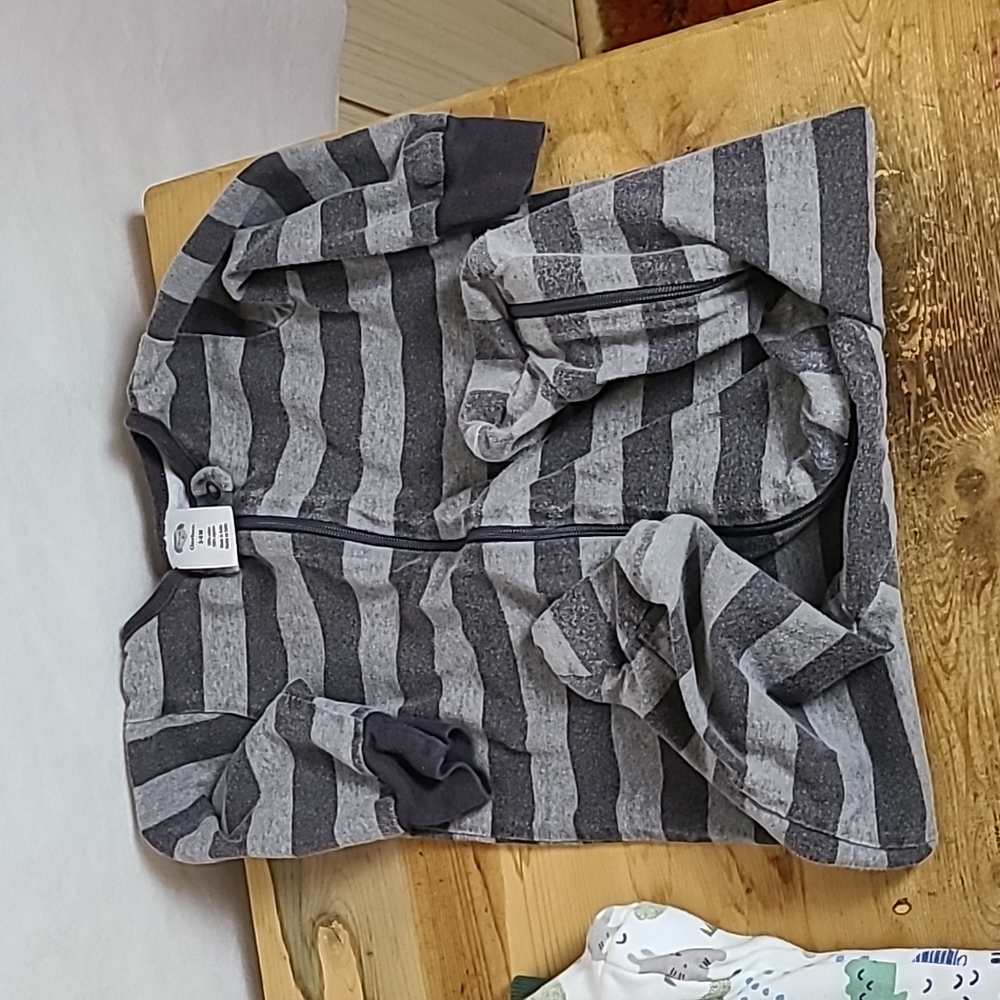 (2) Sleeper and bodysuit 3-6m